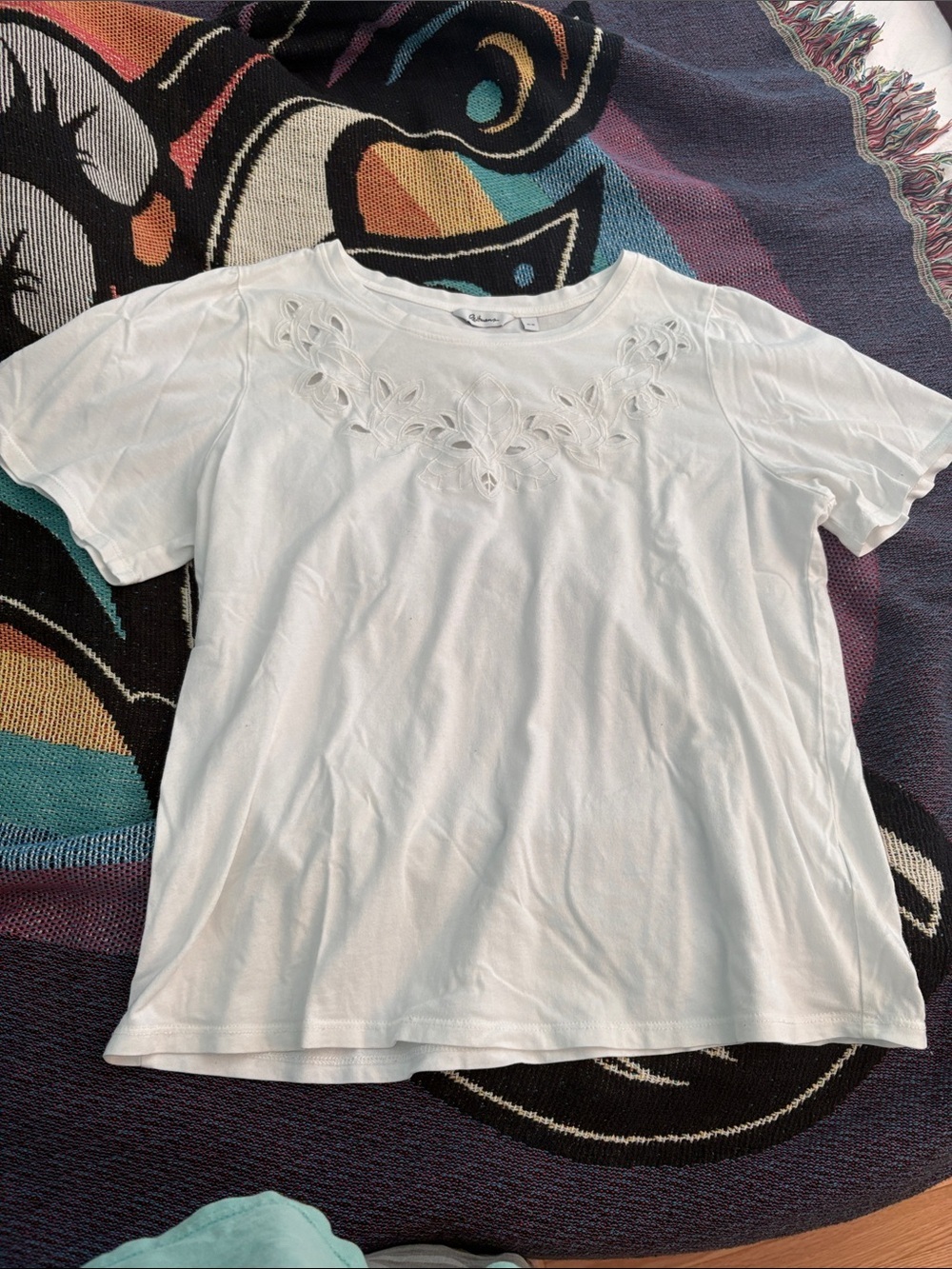 Reitmans White Short Sleeve Tee with Eyelet Yoke